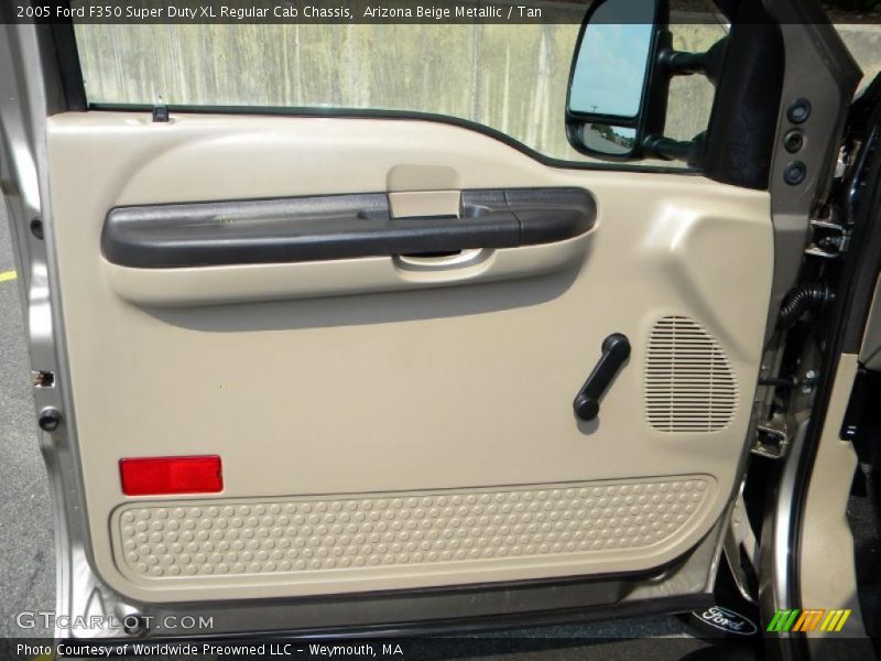 Door Panel of 2005 F350 Super Duty XL Regular Cab Chassis