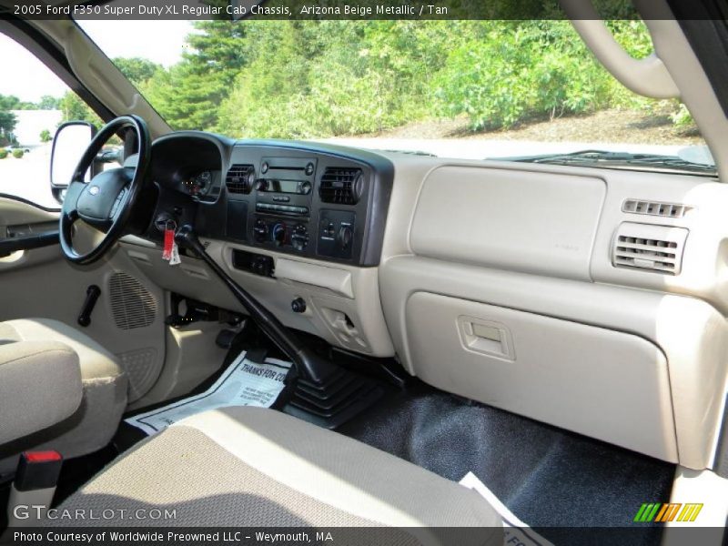 Dashboard of 2005 F350 Super Duty XL Regular Cab Chassis