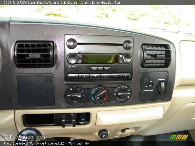 Controls of 2005 F350 Super Duty XL Regular Cab Chassis