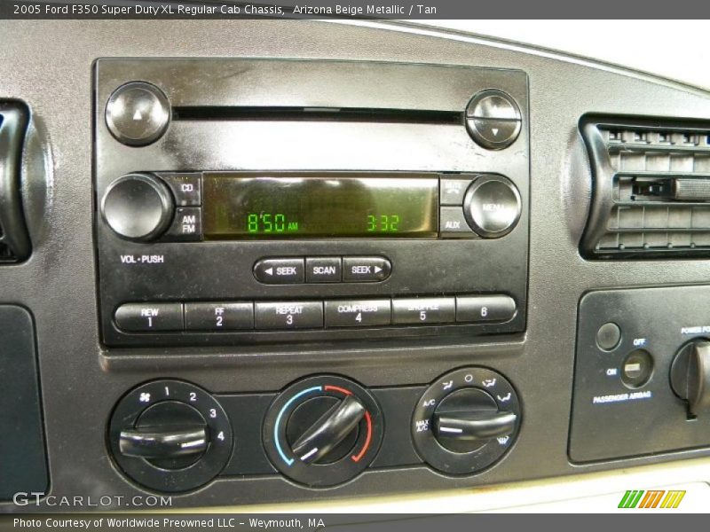 Controls of 2005 F350 Super Duty XL Regular Cab Chassis