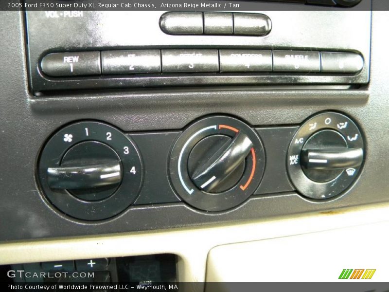 Controls of 2005 F350 Super Duty XL Regular Cab Chassis