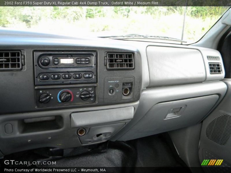 Oxford White / Medium Flint 2002 Ford F350 Super Duty XL Regular Cab 4x4 Dump Truck