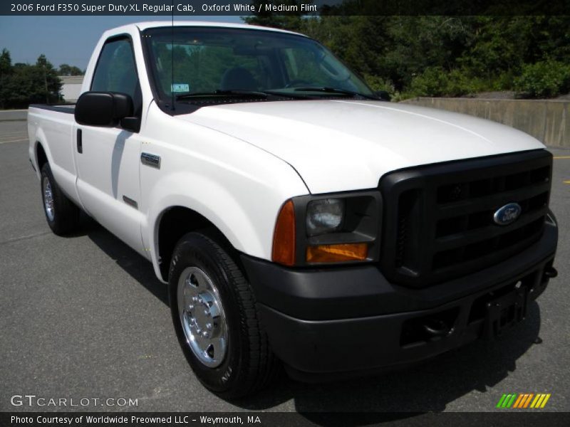 Oxford White / Medium Flint 2006 Ford F350 Super Duty XL Regular Cab