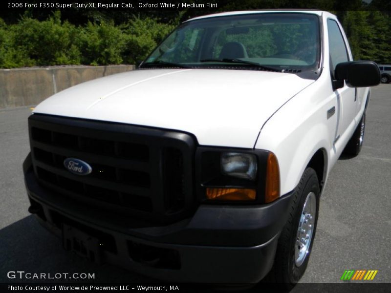 Oxford White / Medium Flint 2006 Ford F350 Super Duty XL Regular Cab