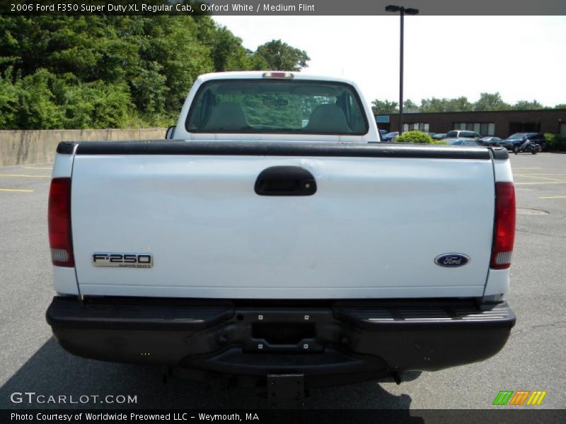 Oxford White / Medium Flint 2006 Ford F350 Super Duty XL Regular Cab
