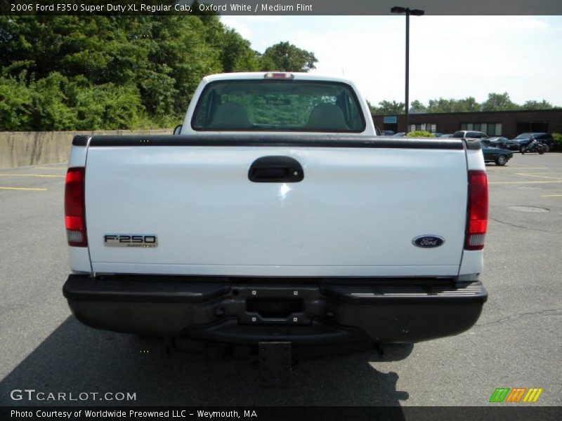 Oxford White / Medium Flint 2006 Ford F350 Super Duty XL Regular Cab