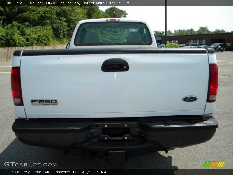 Oxford White / Medium Flint 2006 Ford F350 Super Duty XL Regular Cab