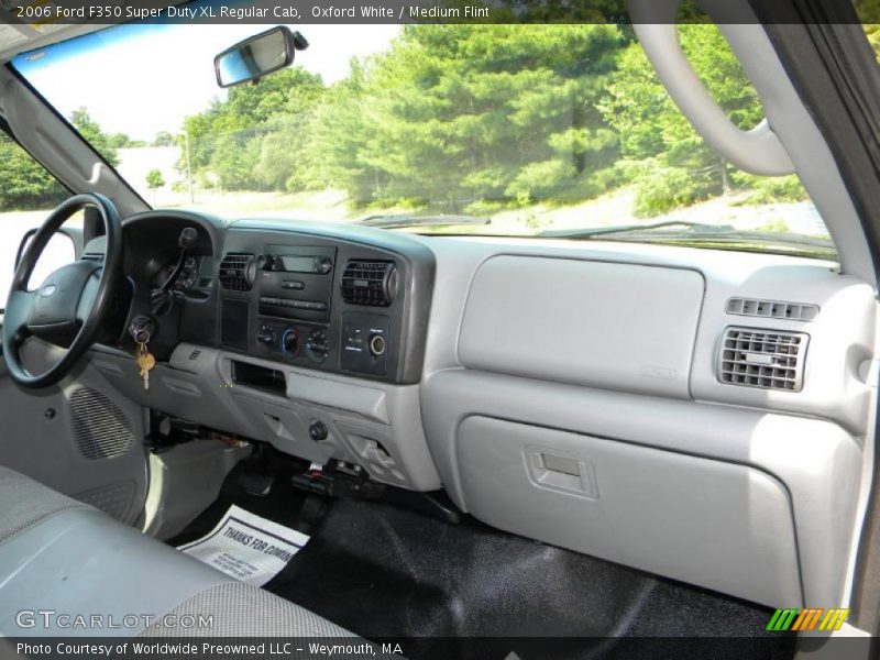 Oxford White / Medium Flint 2006 Ford F350 Super Duty XL Regular Cab