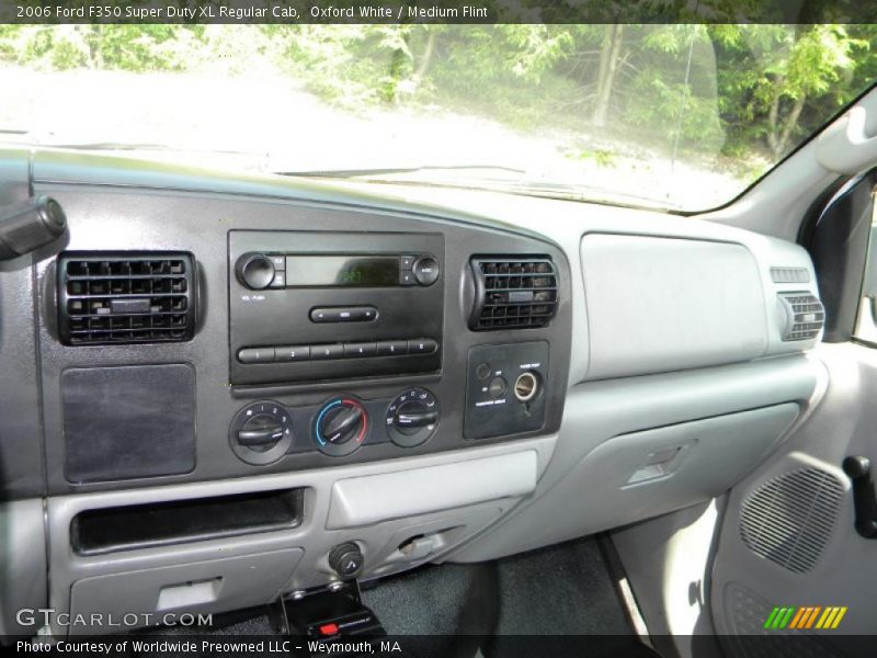 Oxford White / Medium Flint 2006 Ford F350 Super Duty XL Regular Cab