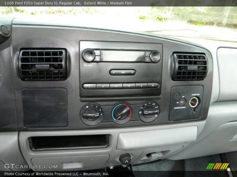 Oxford White / Medium Flint 2006 Ford F350 Super Duty XL Regular Cab