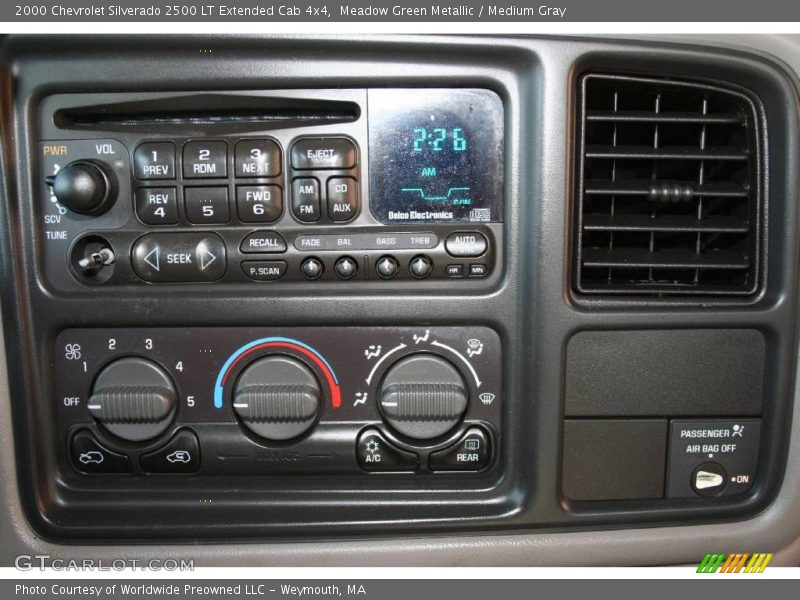 Controls of 2000 Silverado 2500 LT Extended Cab 4x4
