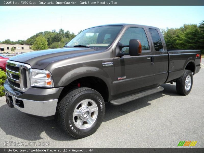 Front 3/4 View of 2005 F350 Super Duty Lariat SuperCab 4x4
