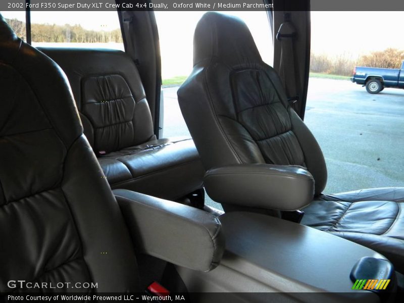 Oxford White / Medium Parchment 2002 Ford F350 Super Duty XLT Crew Cab 4x4 Dually