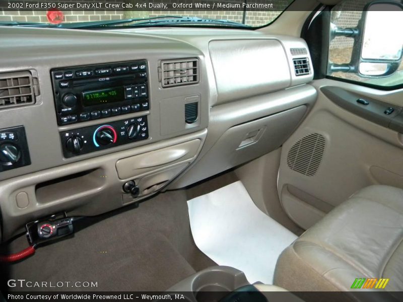 Oxford White / Medium Parchment 2002 Ford F350 Super Duty XLT Crew Cab 4x4 Dually