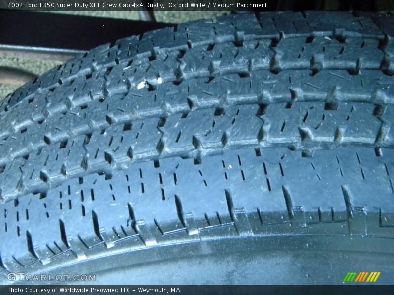Oxford White / Medium Parchment 2002 Ford F350 Super Duty XLT Crew Cab 4x4 Dually