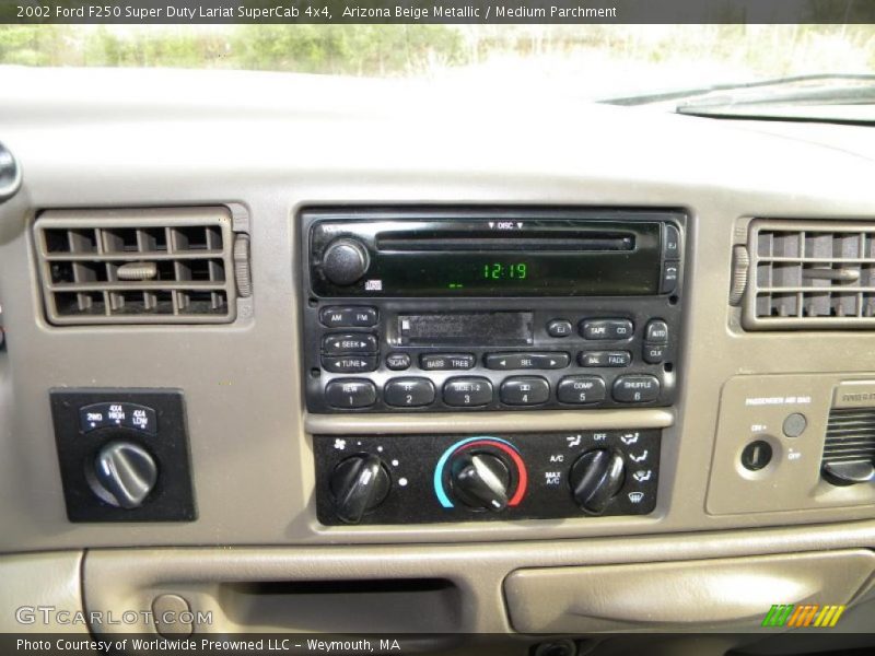 Arizona Beige Metallic / Medium Parchment 2002 Ford F250 Super Duty Lariat SuperCab 4x4