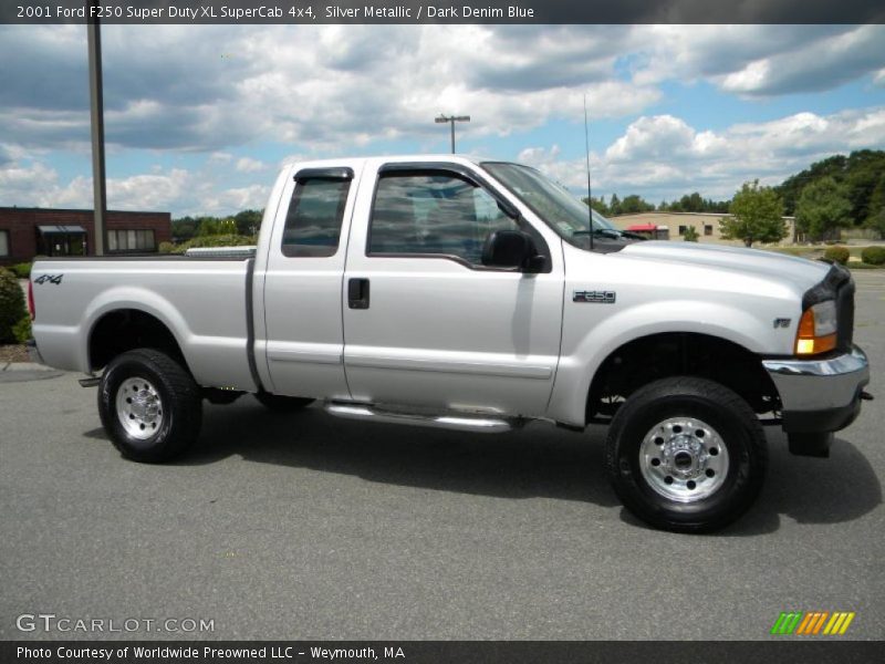 Silver Metallic / Dark Denim Blue 2001 Ford F250 Super Duty XL SuperCab 4x4