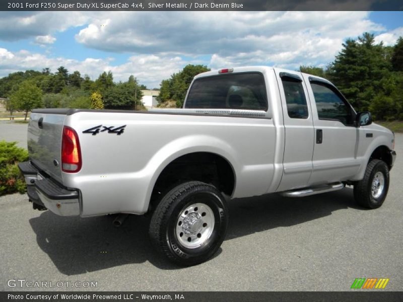 Silver Metallic / Dark Denim Blue 2001 Ford F250 Super Duty XL SuperCab 4x4