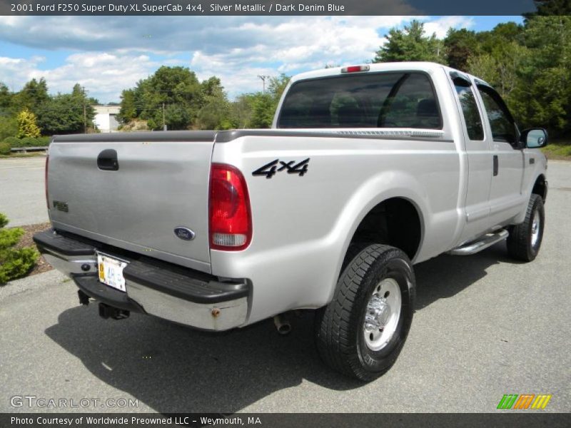 Silver Metallic / Dark Denim Blue 2001 Ford F250 Super Duty XL SuperCab 4x4