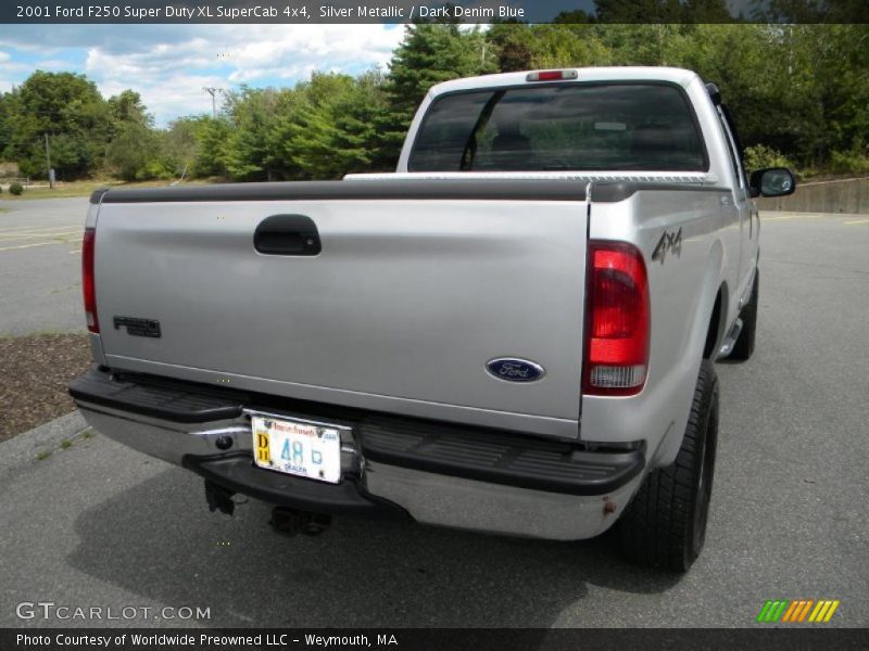 Silver Metallic / Dark Denim Blue 2001 Ford F250 Super Duty XL SuperCab 4x4