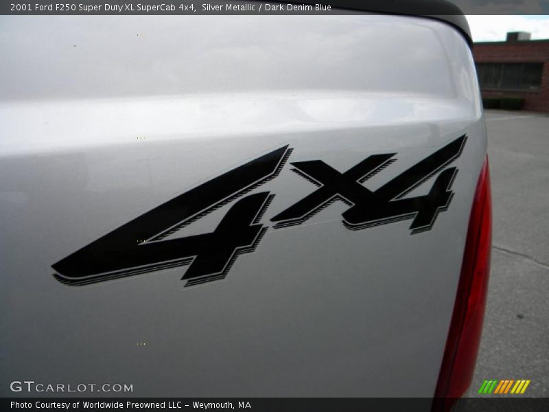Silver Metallic / Dark Denim Blue 2001 Ford F250 Super Duty XL SuperCab 4x4