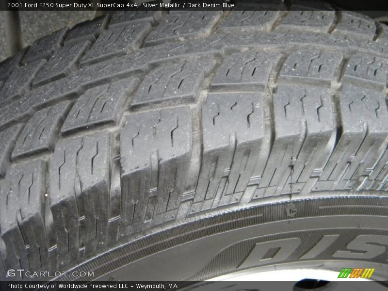 Silver Metallic / Dark Denim Blue 2001 Ford F250 Super Duty XL SuperCab 4x4