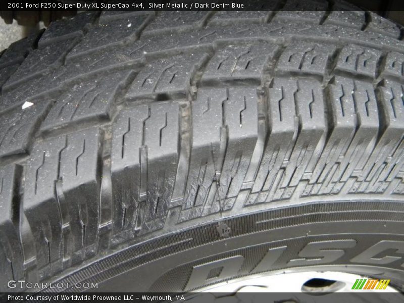 Silver Metallic / Dark Denim Blue 2001 Ford F250 Super Duty XL SuperCab 4x4