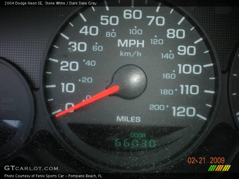 Stone White / Dark Slate Gray 2004 Dodge Neon SE