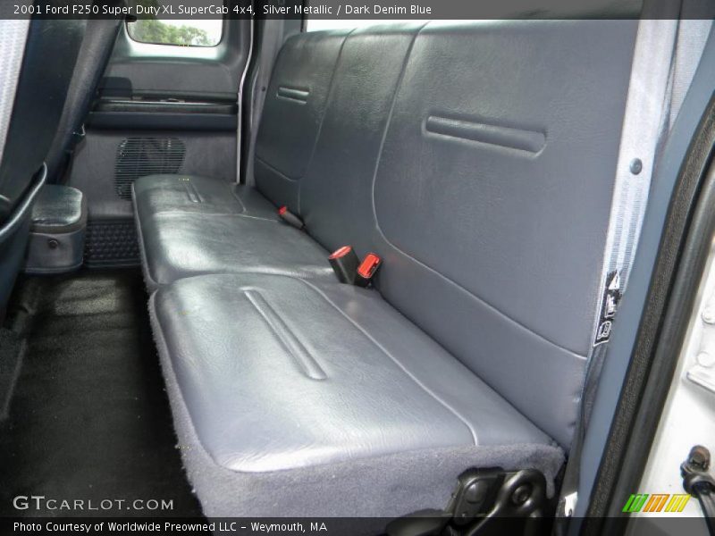 Silver Metallic / Dark Denim Blue 2001 Ford F250 Super Duty XL SuperCab 4x4