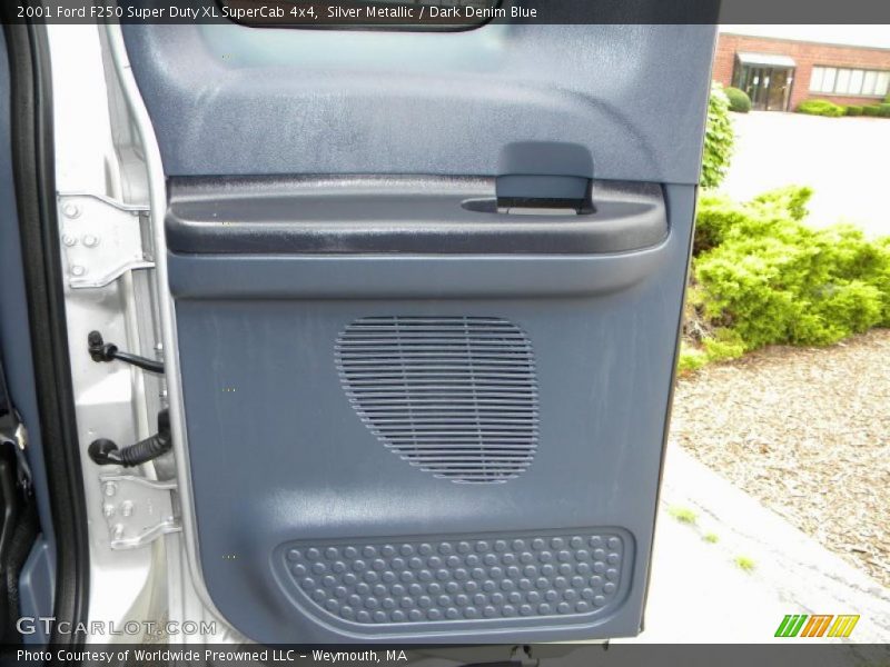 Silver Metallic / Dark Denim Blue 2001 Ford F250 Super Duty XL SuperCab 4x4