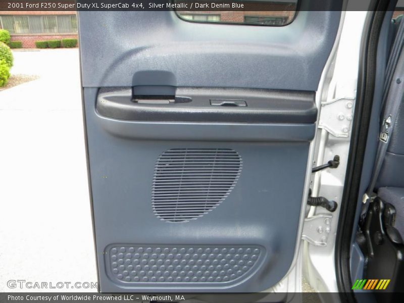 Silver Metallic / Dark Denim Blue 2001 Ford F250 Super Duty XL SuperCab 4x4