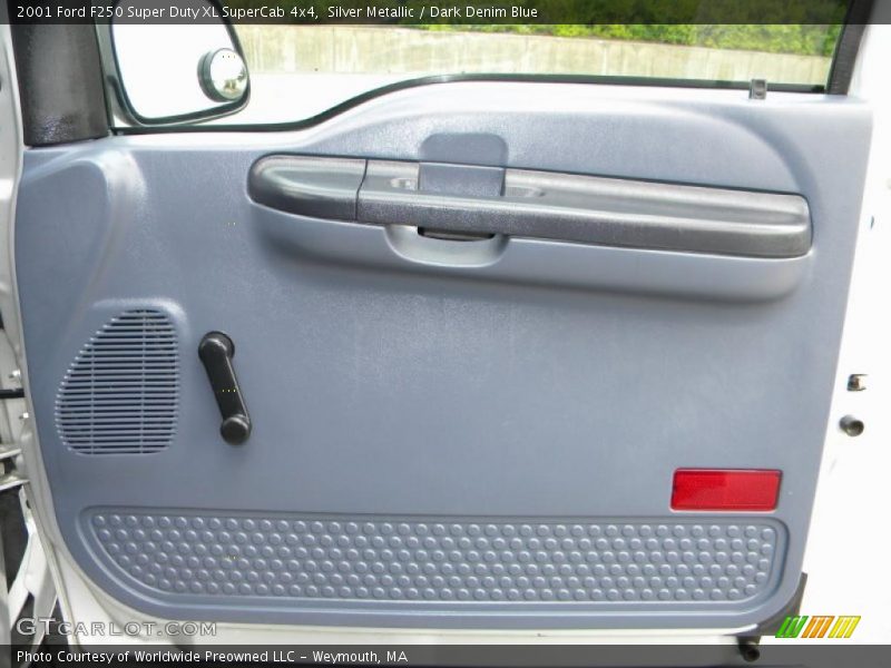 Silver Metallic / Dark Denim Blue 2001 Ford F250 Super Duty XL SuperCab 4x4