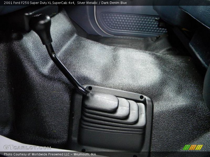Silver Metallic / Dark Denim Blue 2001 Ford F250 Super Duty XL SuperCab 4x4