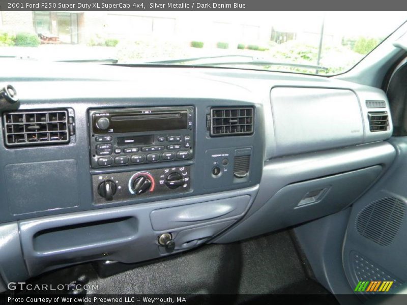 Silver Metallic / Dark Denim Blue 2001 Ford F250 Super Duty XL SuperCab 4x4