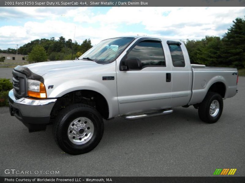 Silver Metallic / Dark Denim Blue 2001 Ford F250 Super Duty XL SuperCab 4x4