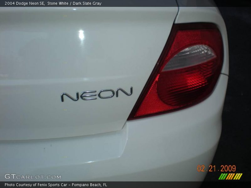 Stone White / Dark Slate Gray 2004 Dodge Neon SE