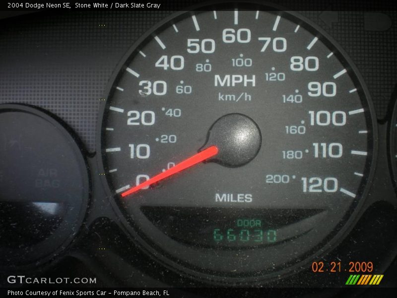Stone White / Dark Slate Gray 2004 Dodge Neon SE