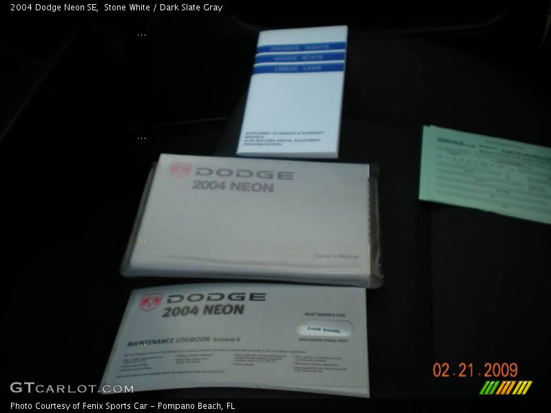 Stone White / Dark Slate Gray 2004 Dodge Neon SE