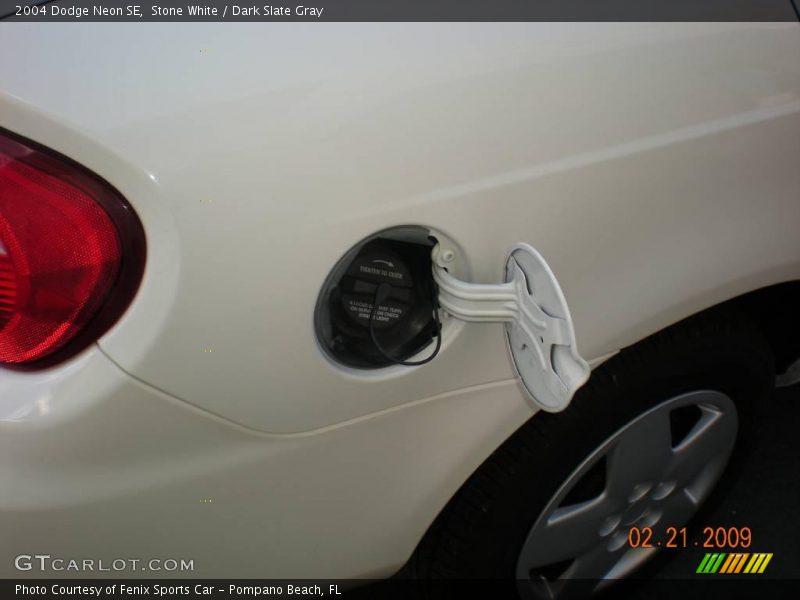 Stone White / Dark Slate Gray 2004 Dodge Neon SE