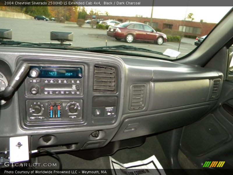 Black / Dark Charcoal 2004 Chevrolet Silverado 2500HD LS Extended Cab 4x4