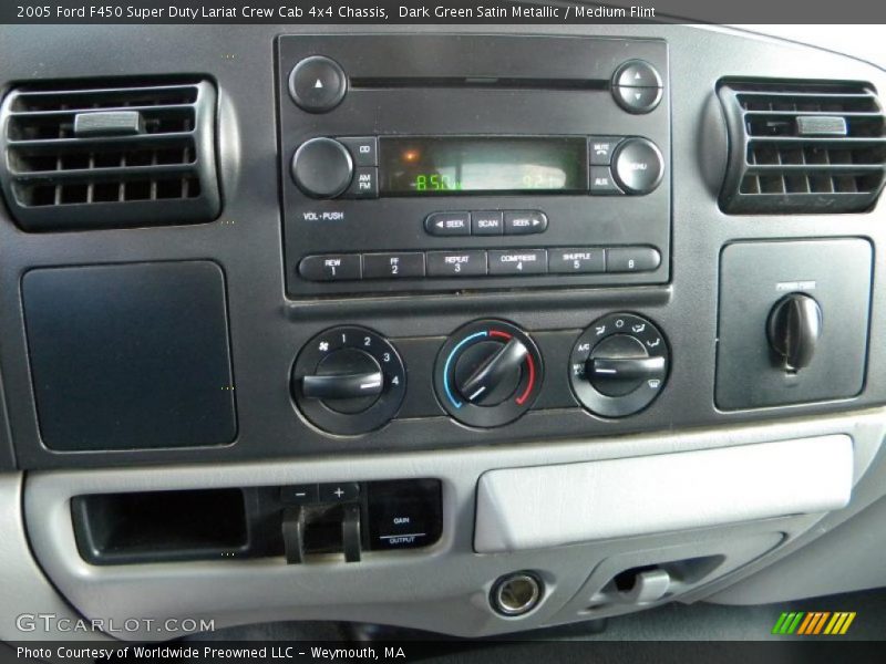 Controls of 2005 F450 Super Duty Lariat Crew Cab 4x4 Chassis