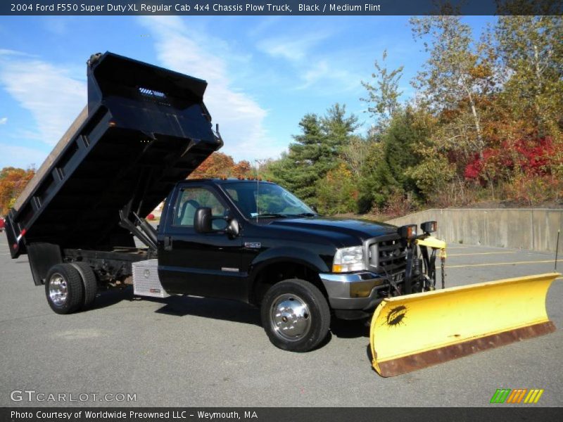 Black / Medium Flint 2004 Ford F550 Super Duty XL Regular Cab 4x4 Chassis Plow Truck