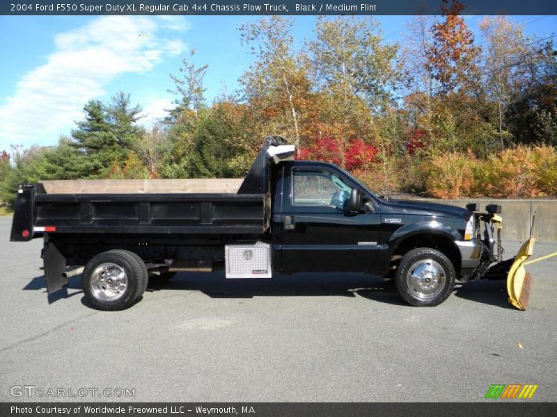 Black / Medium Flint 2004 Ford F550 Super Duty XL Regular Cab 4x4 Chassis Plow Truck