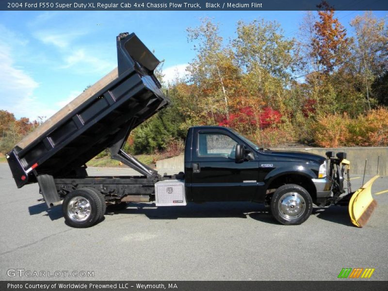 Black / Medium Flint 2004 Ford F550 Super Duty XL Regular Cab 4x4 Chassis Plow Truck