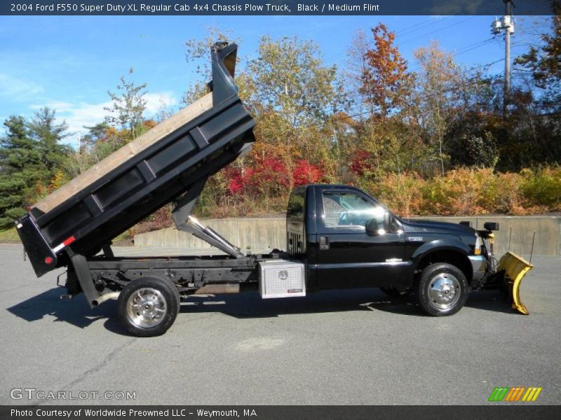 Black / Medium Flint 2004 Ford F550 Super Duty XL Regular Cab 4x4 Chassis Plow Truck