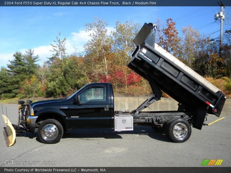 Black / Medium Flint 2004 Ford F550 Super Duty XL Regular Cab 4x4 Chassis Plow Truck