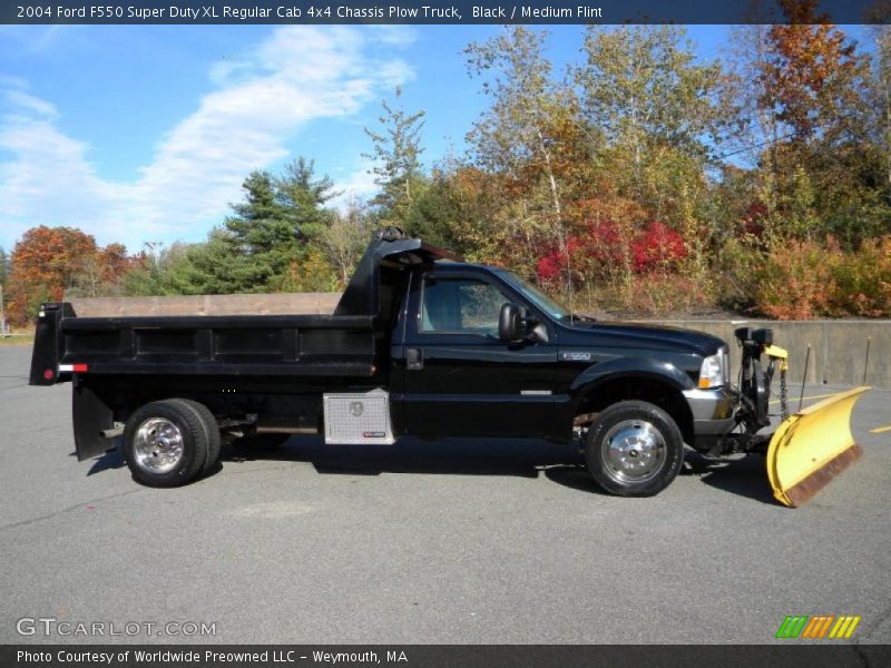Black / Medium Flint 2004 Ford F550 Super Duty XL Regular Cab 4x4 Chassis Plow Truck