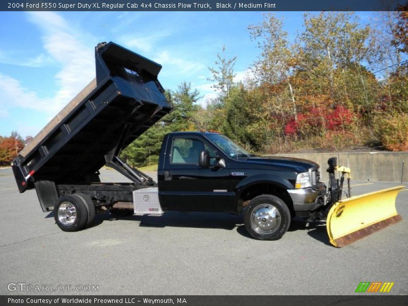 Black / Medium Flint 2004 Ford F550 Super Duty XL Regular Cab 4x4 Chassis Plow Truck