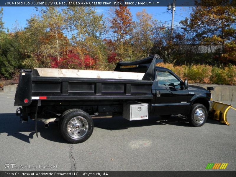 Black / Medium Flint 2004 Ford F550 Super Duty XL Regular Cab 4x4 Chassis Plow Truck