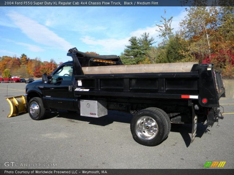 Black / Medium Flint 2004 Ford F550 Super Duty XL Regular Cab 4x4 Chassis Plow Truck